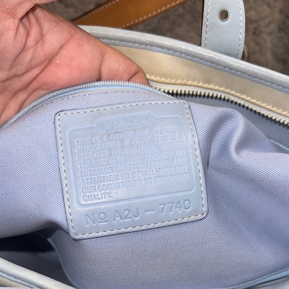 Coach Cream and Tan Shoulder Bag with Elegant Design - Picture 9 of 9